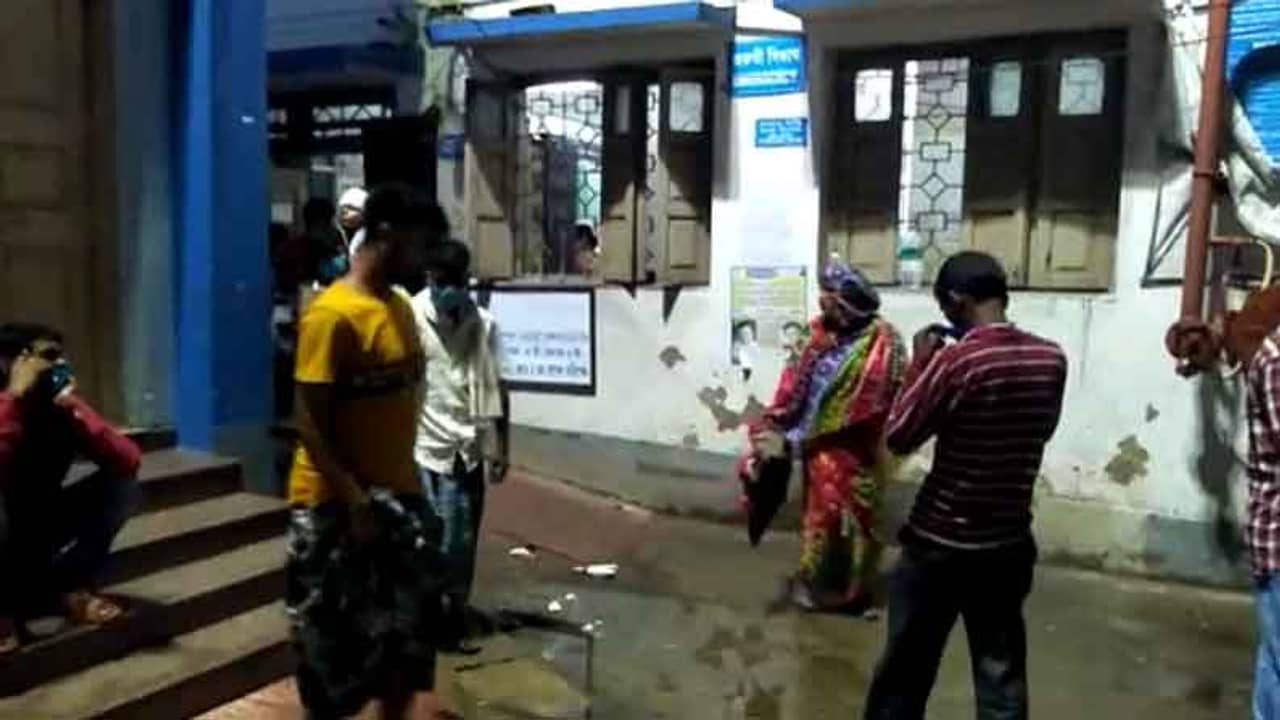 পিছন থেকে দৌঁড়ে এসেছিল ও, ছেলের মাথার বাঁ দিকটা খুবলে নিল... স্বামীর কাজে ভয়ে কাঁপছেন স্ত্রীও