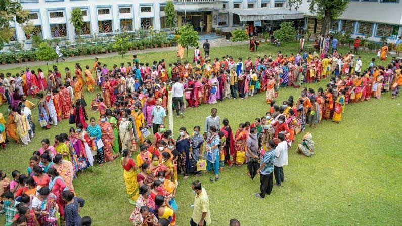 দুয়ারে সরকারের প্রথম দিনই ১৫ লক্ষ আবেদন! চাহিদায় পয়লা নম্বরেই 'লক্ষ্মীর ভান্ডার'