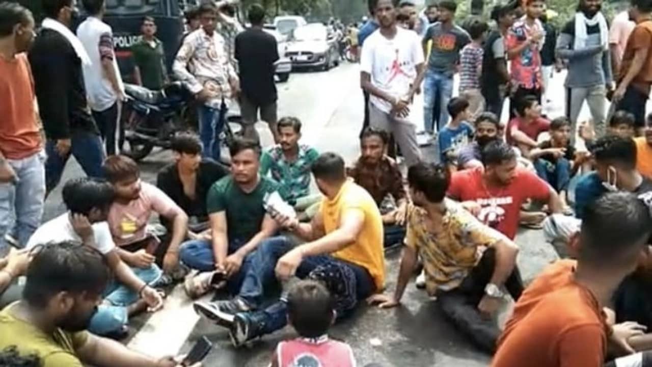 দলিত নাবালিকাকে ধর্ষণ করে খুন, পরে দেহ পুড়িয়ে দিল পুরোহিত! ফের লজ্জায় মুখ ঢাকল দিল্লি