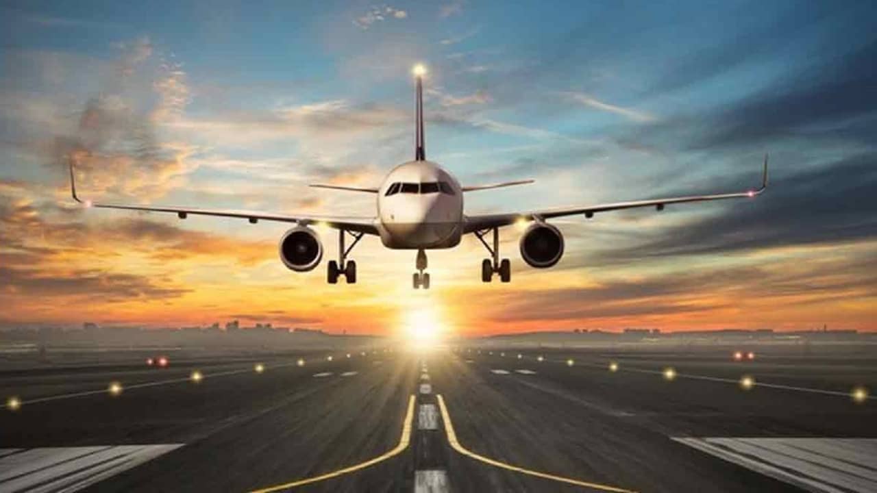 আরও দামী হচ্ছে আকাশ ছোঁয়ার স্বপ্ন, আজ থেকেই বিমানযাত্রায় গুনতে হবে অতিরিক্ত ভাড়া