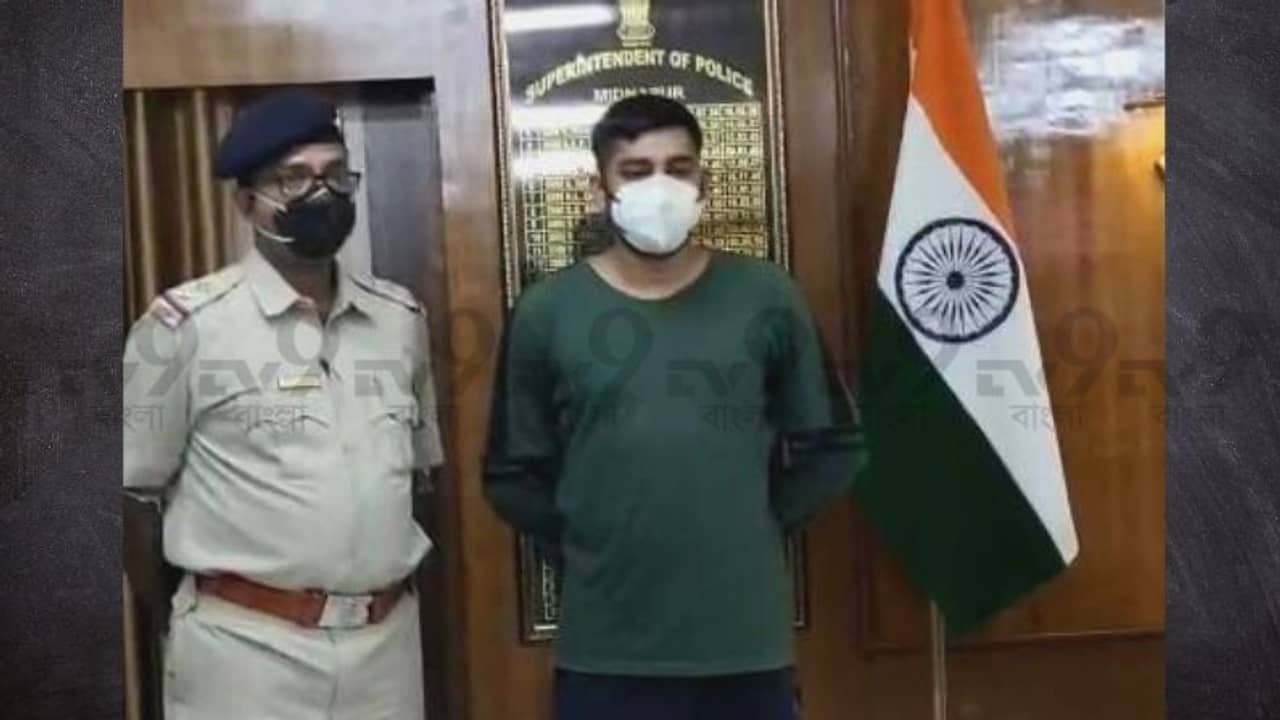 দেনার টাকা মকুবের প্রতিশ্রুতি আইপিএস অফিসারের, নগদ হাতে পেতেই সামনে এল সত্যি!