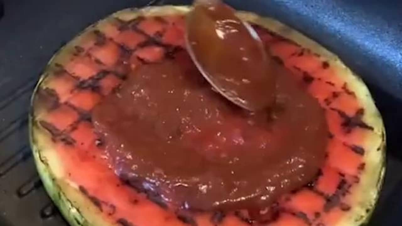 Watermelon Pizza: বাড়িতে বসে তৈরি করুন তরমুজ পিৎজা