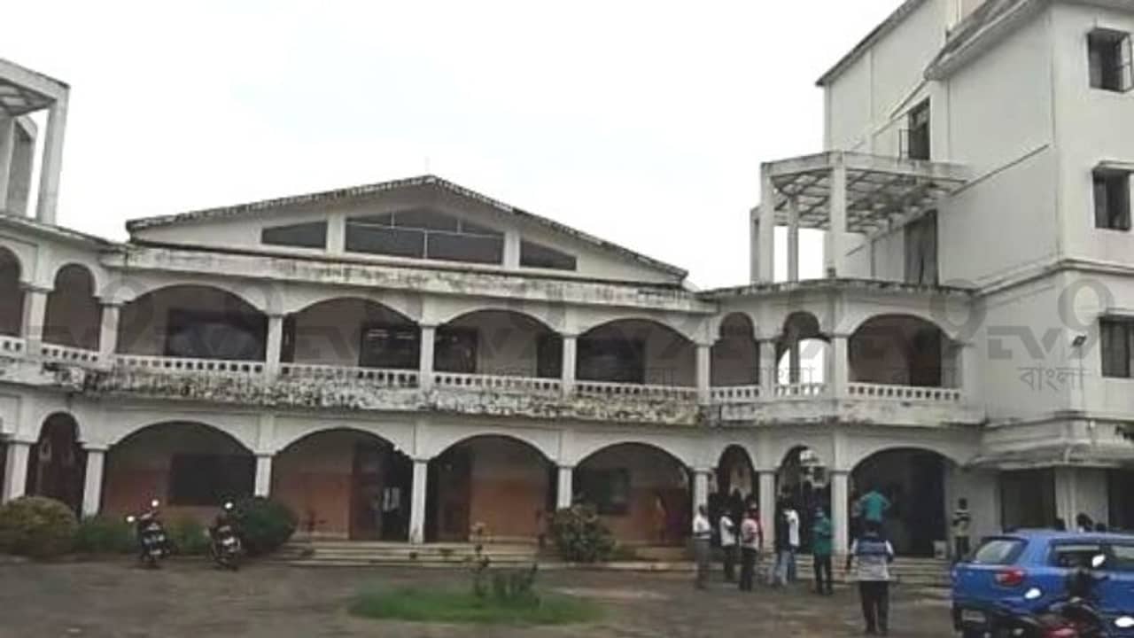 রাত গভীর হলেই বিপত্তি হোস্টেলে, অশরীরী আতঙ্কে পরীক্ষা বাতিলের আর্জি নার্সিং পড়ুয়াদের!