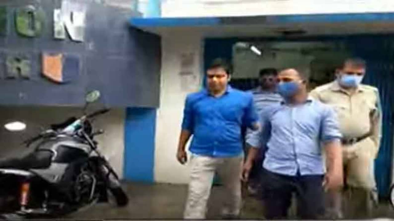 চেক গ্রাহকের কাছে, কিন্তু টাকা তুলে নিচ্ছেন অন্য কেউ! এই রাষ্ট্রায়ত্ত ব্যাঙ্কে অ্যাকাউন্ট থাকলে সাবধান, সতর্ক করল পুলিশ