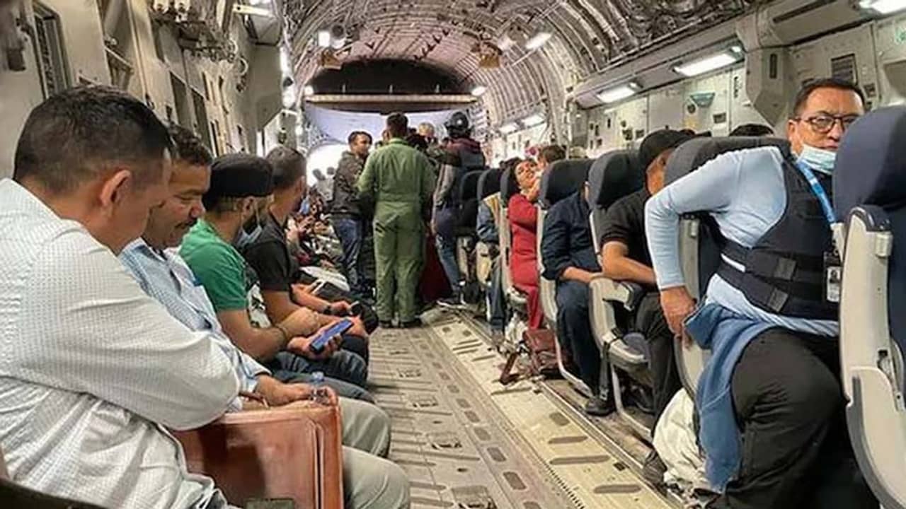 স্বস্তির খবর! ভারতীয়দের ফেরাতে কাবুল থেকে প্রতিদিন ওড়ানো যাবে দুটি বিমান