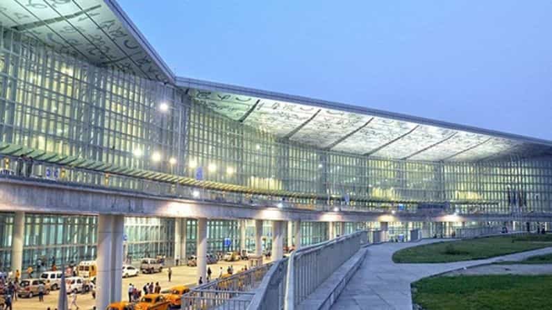 Kolkata Airport: দুর্যোগের মধ্যেও পরিষেবা স্বাভাবিক রাখতে বিশেষ পদ্ধতি চালু কলকাতা বিমানবন্দরে