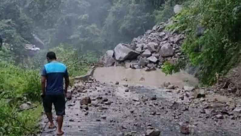 সেবকে ধসে মৃত্যু সেনা জওয়ানের, গুরুতর জখম আরও ১! ভারী বর্ষণে বিধ্বস্ত ডুয়ার্স