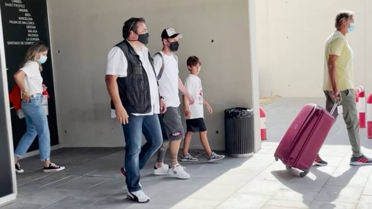 Lionel Messi: প্যারিস ছেড়ে আচমকাই পরিবার নিয়ে বার্সেলোনায় মেসি