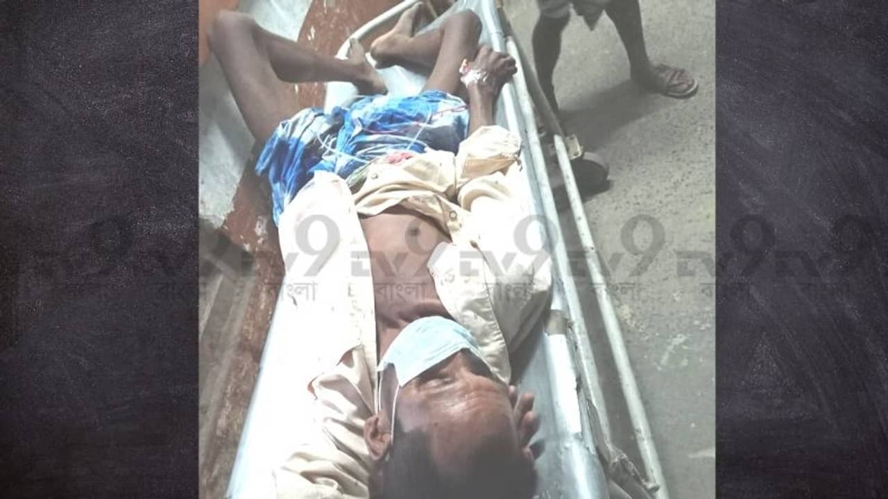 খেলার ছলেই সর্বনাশ! ব্লেড চালিয়ে নিজের যৌনাঙ্গটাই কেটে ফেললেন মালদার যুবক