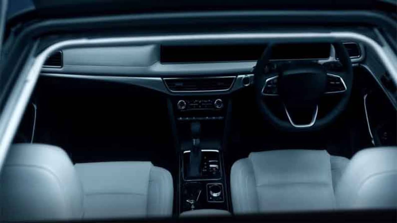 Mahindra XUV700: কেমন হবে এই প্রিমিয়াম এসইউভি-র ইন্টিরিয়র ডিজাইন? কী কী ফিচারই বা থাকবে