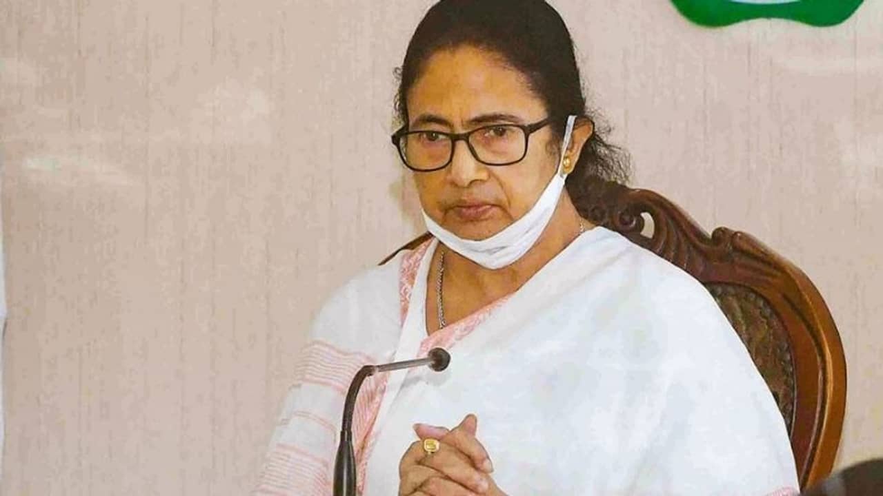 আমাদের হাতেও আইন আছে, কিন্তু প্রয়োগ করতে চাই না, বিপ্লব প্রশাসনকে মমতার শাসানি