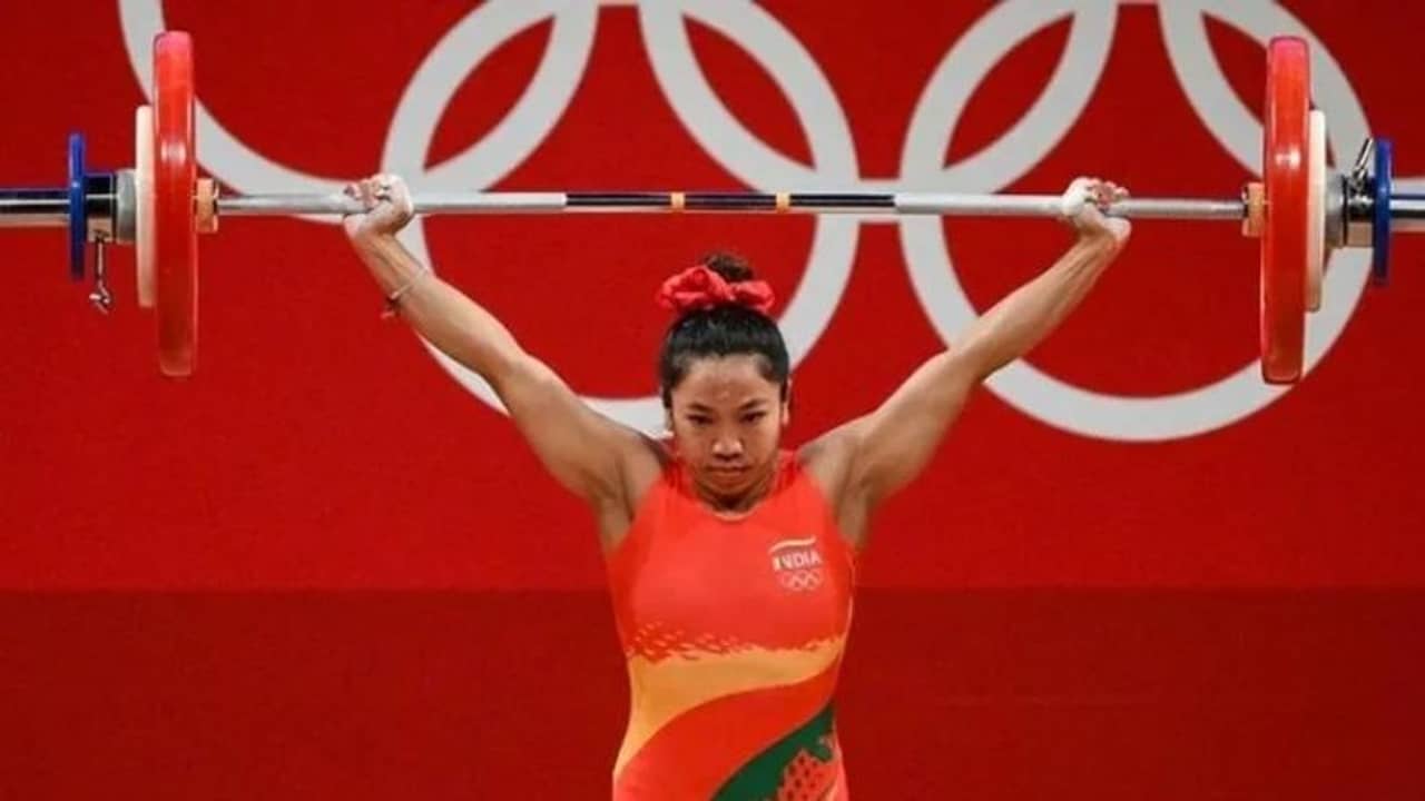 মেয়েদের পাশে থাকুন, আর্জি মীরাবাঈ চানুর