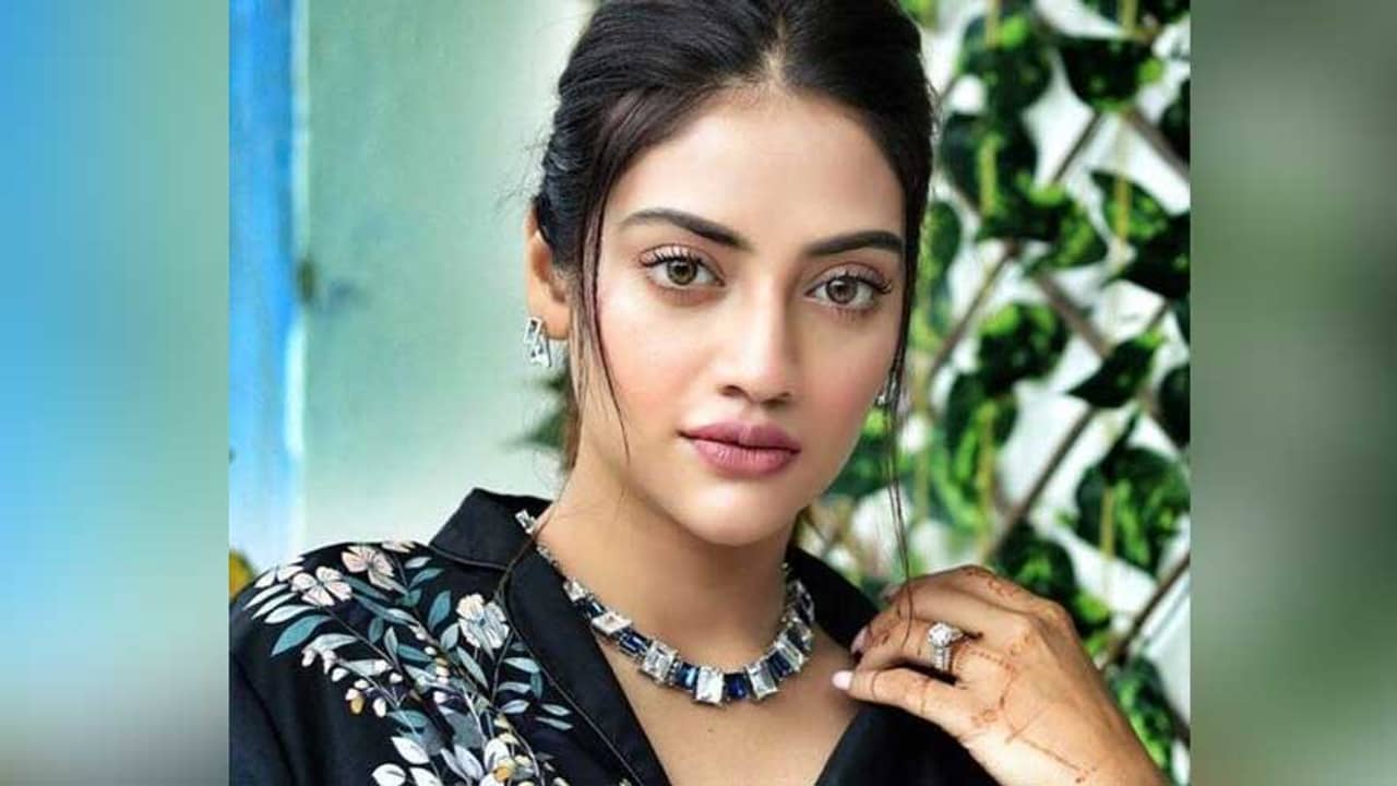 সব ভুলে যাবেন নাকি সব কিছুর মুখোমুখি হবেন, দ্বিধায় নুসরত?