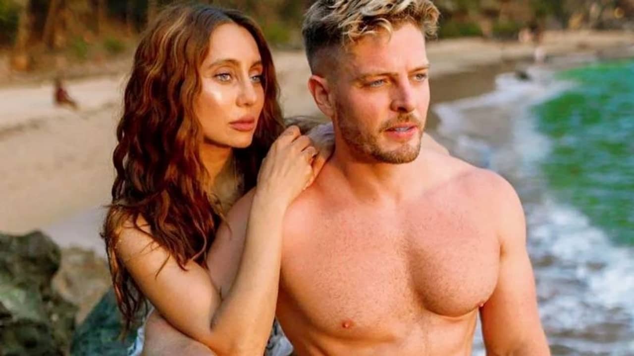 অনুষাকেই জিজ্ঞাসা করুন, কেন ছবি মুছেছি, বলিপাড়ায় আবারও এক বিচ্ছেদ!