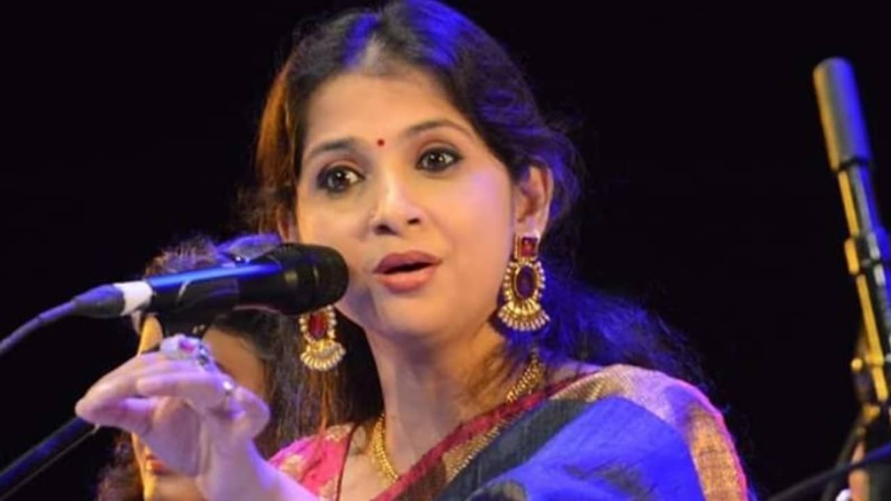 ট্রেন্ডে গা ভাসিয়ে জীবনে প্রথম বার এই কাজটি করেই ফেললেন কৌশিকী চক্রবর্তী