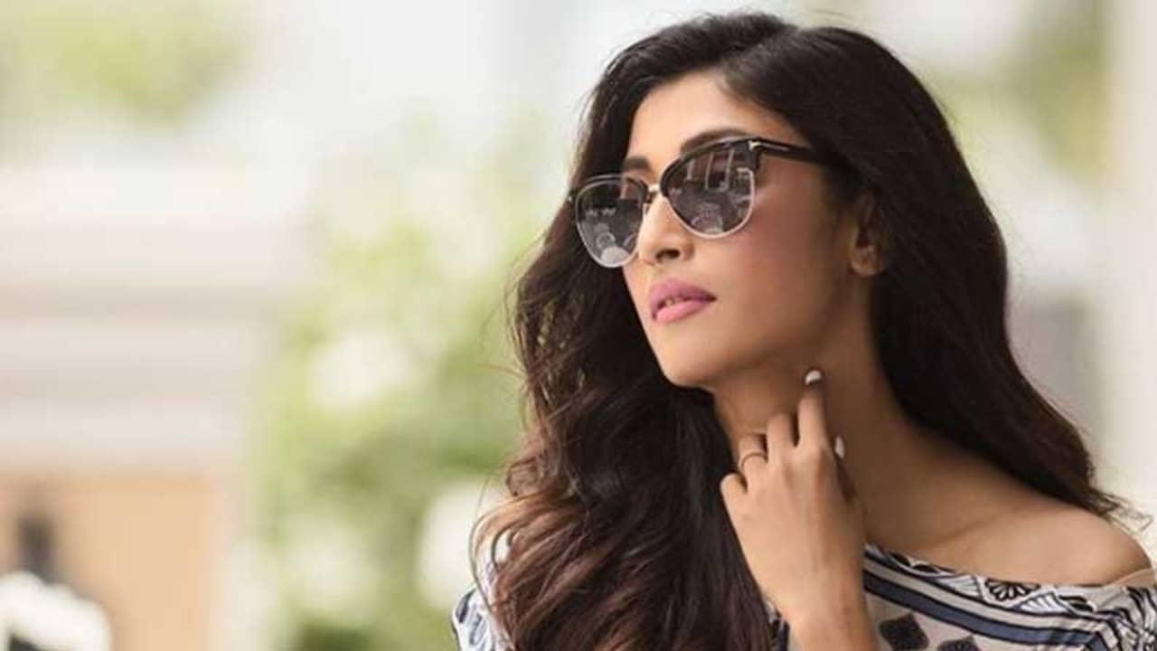 লাঠি খেলা শিখছেন, কাকে সাবধান করলেন পাওলি দাম?