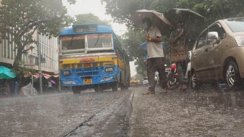 হাওয়া অফিস সূত্রে প্রাপ্ত তথ্য অনুযায়ী, সর্বাধিক বৃষ্টিপাত হবে ৬ এবং ৭ সেপ্টেম্বর। উপকূলের জেলাগুলির মধ্যে পূর্ব মেদিনীপুর, দক্ষিণ ২৪ পরগনা, পশ্চিম মেদিনীপুর, ঝাড়গ্রামের বিস্তীর্ণ এলাকায় হালকা থেকে ভারী বৃষ্টিপাত হওয়ার সম্ভাবনা রয়েছে। 