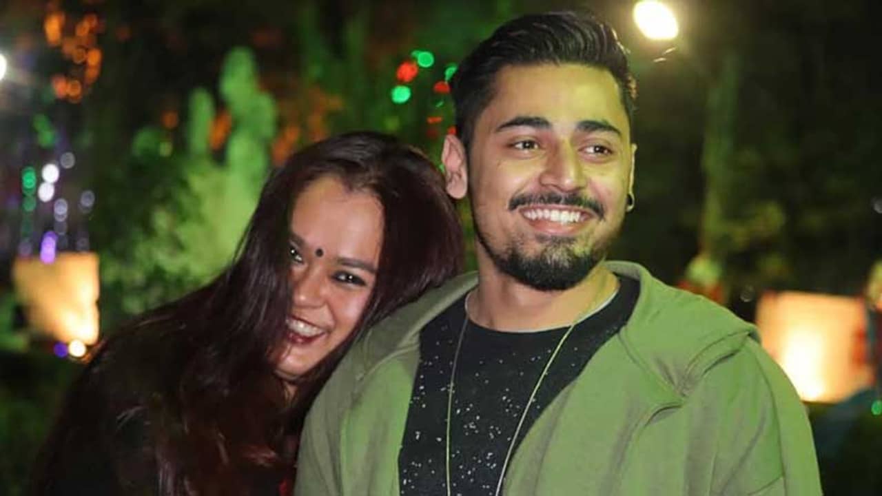 সোহিনী পারফিউম ভালবাসে, ওকে আজ কিনে দিতে পারি, বললেন সপ্তর্ষি