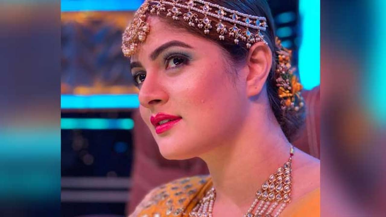 নিজের খাবার অনুরাগীদের সঙ্গে শেয়ার করতে চাইলেন শ্রাবন্তী?