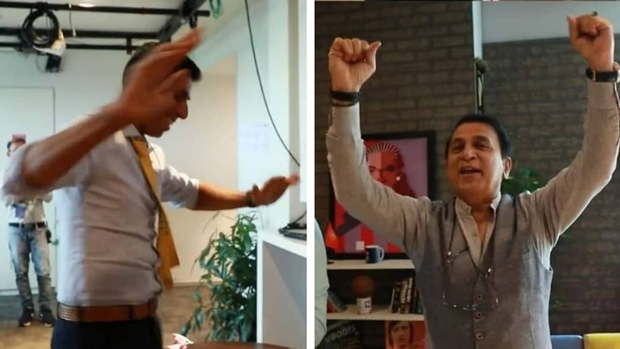 নীরজকে সোনা জিততে দেখেই কমেন্ট্রি বক্সে নাচ গাভাসকর-নেহরার