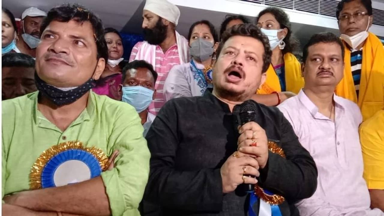 তৃতীয় ঢেউ শুধু শুভেন্দু দেখছে, করোনাবিধির তোয়াক্কা না করে জেলা কর্মীসম্মেলন ঋতব্রতর