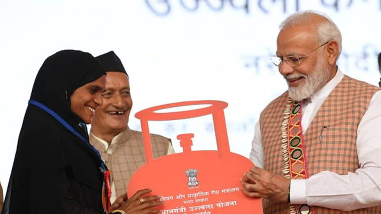 PMUY 2021: উজ্জ্বলা যোজনার দ্বিতীয় সংস্করণে কী সুবিধা মিলবে?