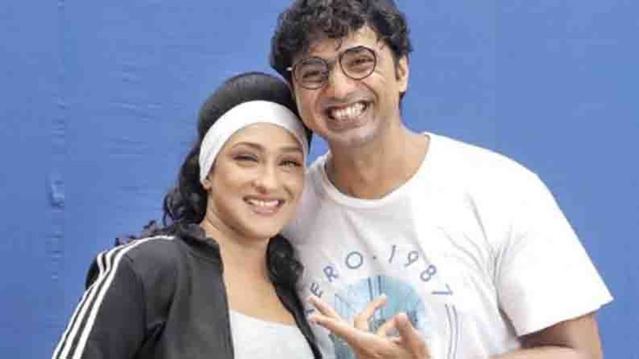 দেবের সঙ্গে কিশমিশ খাওয়ার ছবি পোস্ট ঋতুপর্ণার; বললেন, সামনেই দারুণ কিছু আসতে চলেছে