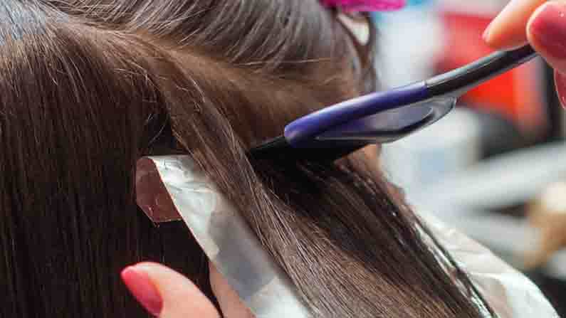Hair care: পার্মানেন্ট স্ট্রেটনিংয়ের কারণে চুল পড়ছে খুব; জানুন চুলকে রক্ষা করার নিয়ম Hair care: পার্মানেন্ট স্ট্রেটনিংয়ের কারণে চুল পড়ছে খুব; জানুন চুলকে রক্ষা করার নিয়ম