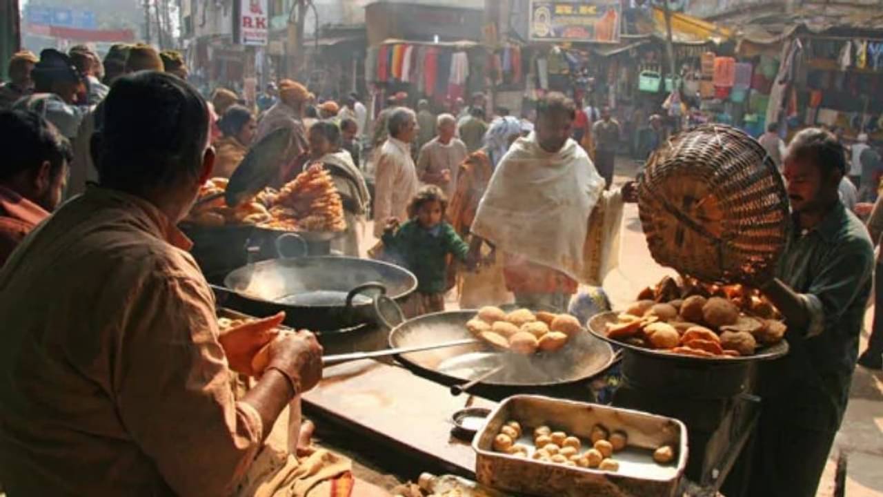 Street Food: জানেন কি কোন খাবারগুলি বেনারসের অলিতে গলিতে জনপ্রিয়?
