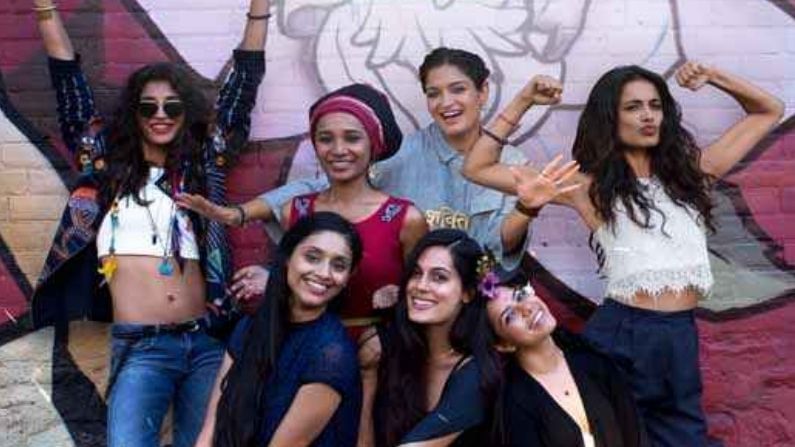 ANGRY INDIAN GODDESSES – পেয়ে যাবেন নেটফ্লিক্সে। সেই অর্থে নিষিদ্ধ তকমা পায়নি এই ছবি। কিন্তু সেন্সর বোর্ডের চক্ষুশূল হয়ে এই ছবি থেকে বাদ পড়েছিল এমন কিছু দৃশ্য যা মোটেও পছন্দ হয়নি নির্মাতাদের। তাই মুক্তিও পায়নি ছবি। তবে আনকাট ছবিটি যদি আপনি দেখতে চান তা পেয়ে যাবেন নেটফ্লিক্সে। 