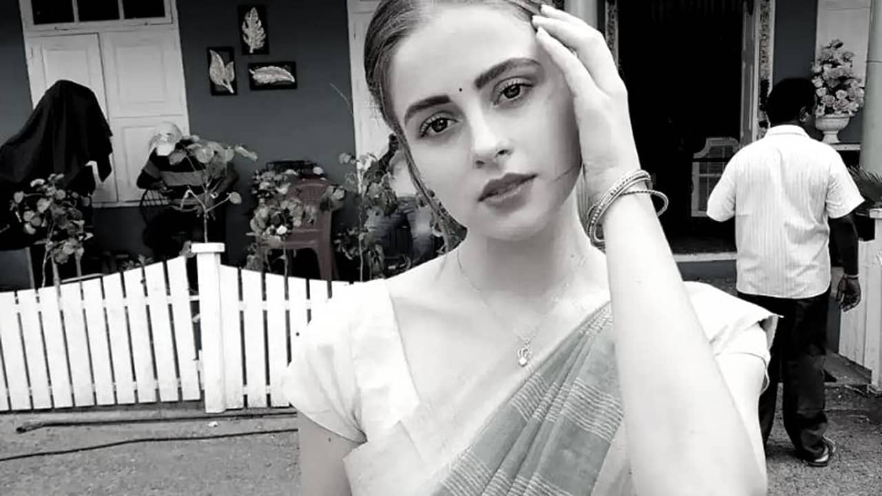 অভিনেত্রীর ঝুলন্ত দেহ উদ্ধার, বয়স হয়েছিল মাত্র ২৪