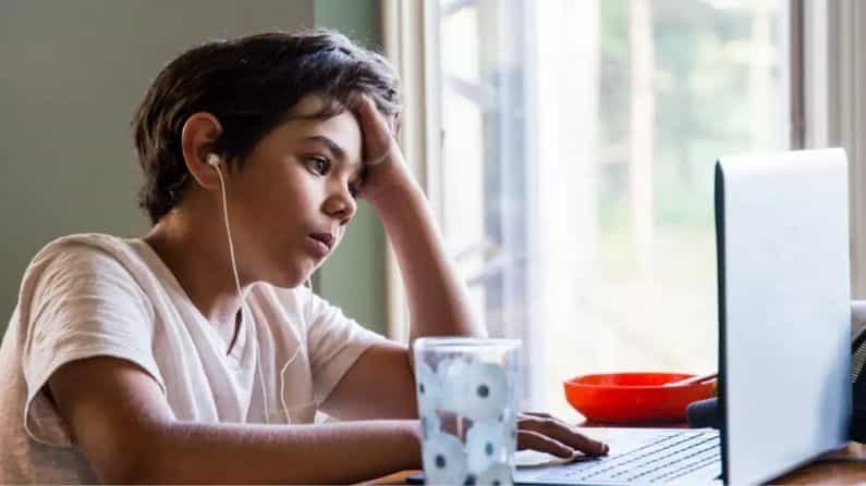 Staying Online Releases Stress: গবেষণা জানালো একেবারে অনলাইন না থাকার চেয়ে অল্প অনলাইন থাকা মানসিক চাপ কমাতে সাহায্য করে