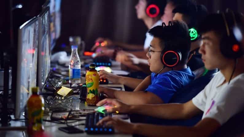 China Restricts Gameplay Hours: চিনে গেমারদের জন্য ফের দুঃসংবাদ, এবার সপ্তাহে ৩ ঘণ্টার বেশি গেম খেলা বারণ China Restricts Gameplay Hours: চিনে গেমারদের জন্য ফের দুঃসংবাদ, এবার সপ্তাহে ৩ ঘণ্টার বেশি গেম খেলা বারণ