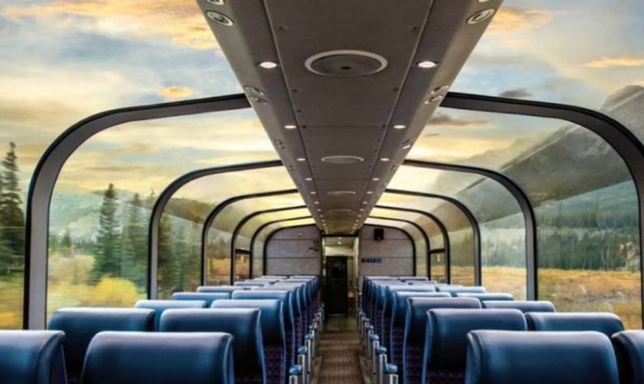 পুজোয় পর্যটকদের জন্য সুখবর! এবার পাহাড়ের কোলে ছুটবে কাচের ট্রেন!