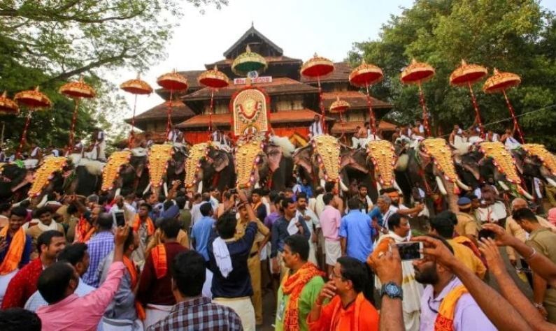 তিরুবনন্তপুরম- কেরালার রাজধানী। ওনাম উত্‍সবের অন্যতম সেরা জায়গা। উত্‍সব মুখর এই শহরের মধ্যে ২০টি জায়গায় নৃত্য প্রতিযোগিতা, মঞ্চাভিনয়, পুকালাম বিষয়বস্তু, হস্তশিল্প পরিবেশন করা হয়। প্রধান আকর্ষণ হল সুন্দর সাজে সজ্জিত হাতির বিশাল মিছিল। এছা়ড়া নৌ-বাইচ প্রতিযোগিতা ওনামের প্রধান ও অন্যতম আকর্ষণ।