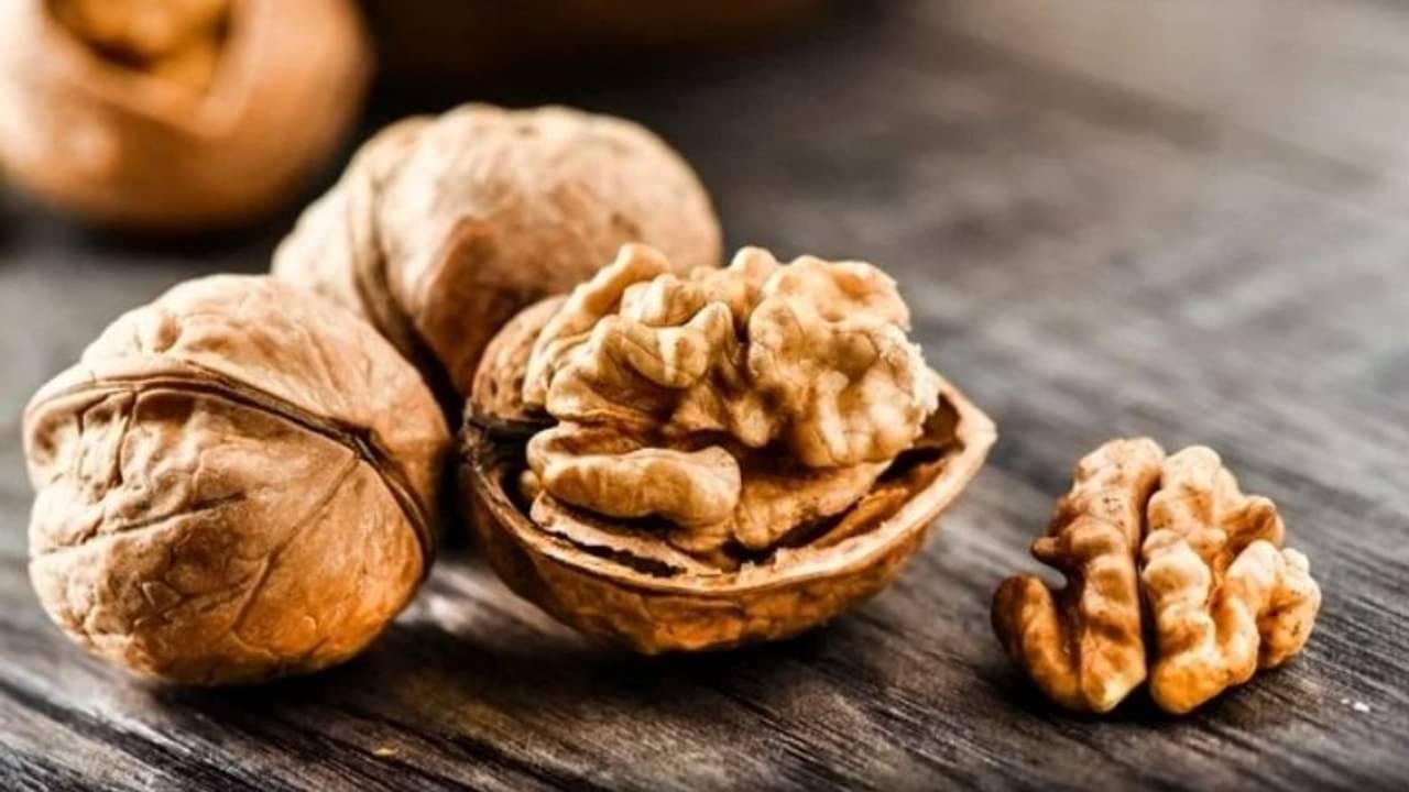 Effects of Walnut: প্রতিদিন নিয়ম করে আখরোট খেলে আয়ু বাড়তে পারে