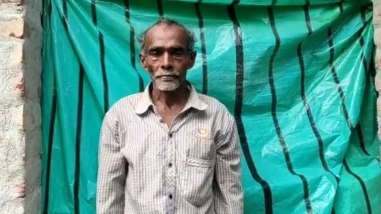 অর্ধেক বাড়ি নিয়ে অপেক্ষায় হরেকৃষ্ণ, টেকনিক্যাল ফল্ট-এ আবাস যোজনার টাকা তৃণমূল নেতার জিম্মায়!