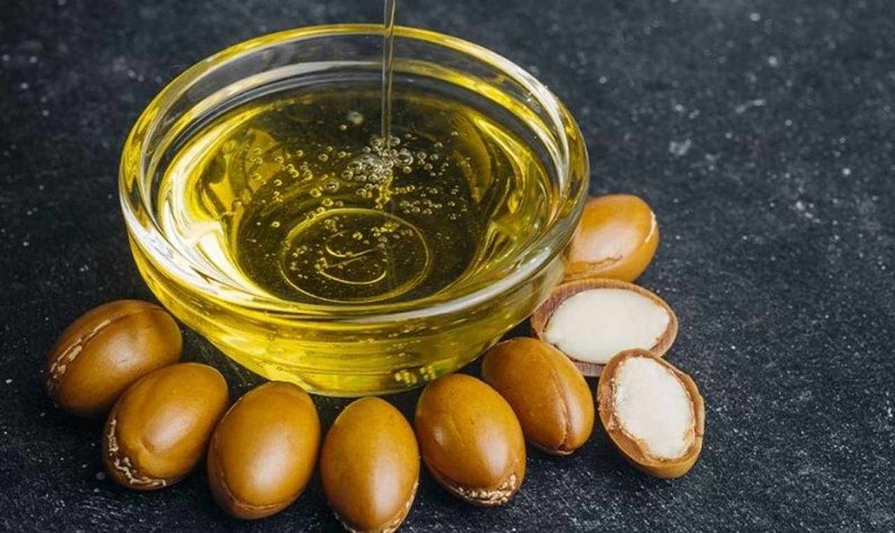 বর্ষায় ত্বকের জেল্লা বৃদ্ধিতে ম্যাজিকের মতো কাজ করে বিশ্বের এই দামি তেল!