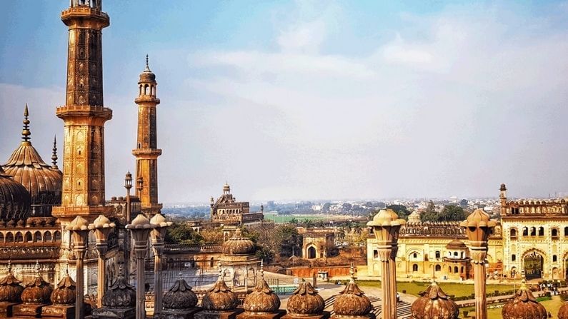 মোঘল ঘরানার নির্দশন এবং সঙ্গে চিকনকারীর কাজ- এটা শুধু মাত্র খুঁজে পাওয়া যায় লখনউতে। শিল্পীদের কাছে এই শহরের গুরুত্ব অন্যতম।