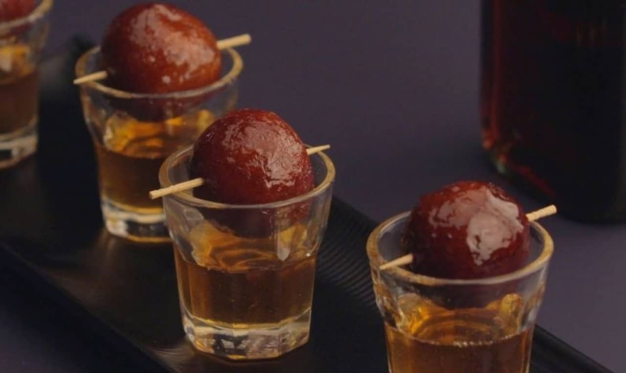 Monk-gulla মিষ্টিতেই জমে উঠুক উত্‍সবের মেজাজ! ভাইরাল ভিডিয়োয় হৈচৈ নেটপাড়ায়