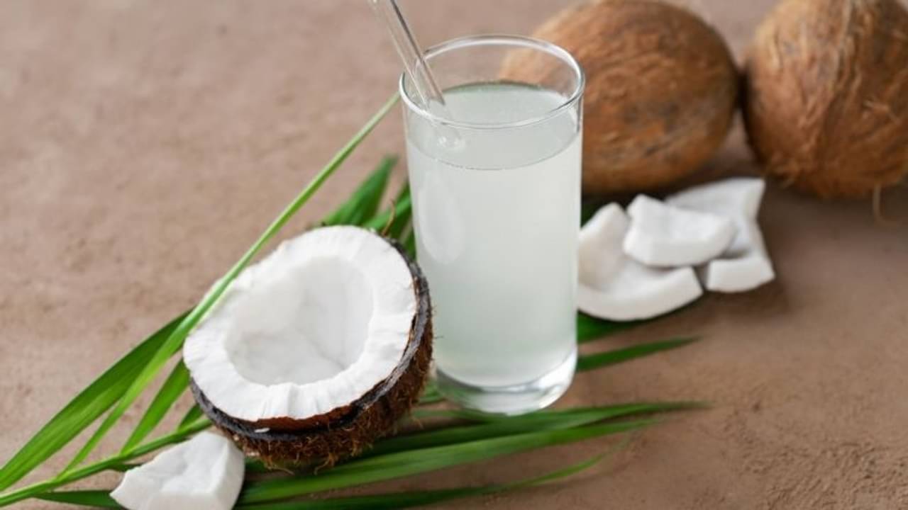 Coconut Water Benefits: নারকেল জল খাওয়ার এই ৭ টি স্বাস্থ্যকর দিক জেনে নিন