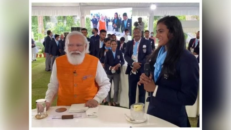 P V Sindhu shares Ice Cream With Narendra Modi: অবশেষে প্রধানমন্ত্রী নরেন্দ্র মোদীর সাথে আইসক্রিম খেলেন সিন্ধু