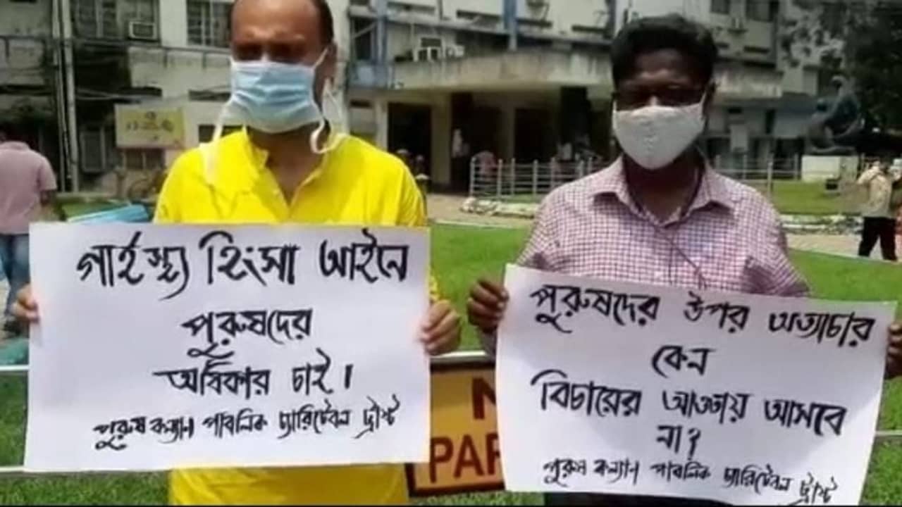 চুন খসলেই মামলার ভয় দেখান মহিলারা, বিপন্ন পুরুষ! বিচার চেয়ে সরব পুরুষ সংগঠন