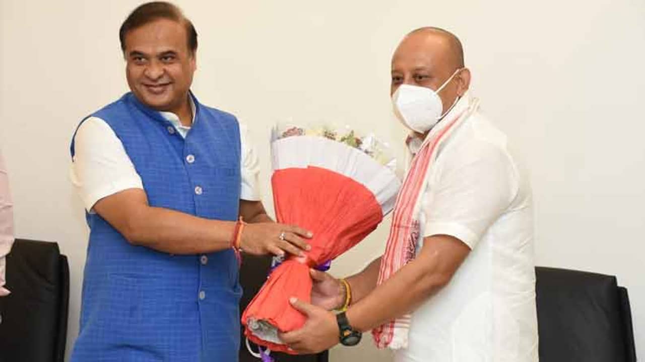 হাত ছেড়েছিলেন সদ্য, দুবারের কংগ্রেস বিধায়ককে দলে স্বাগত জানালেন মুখ্যমন্ত্রী