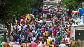 ভিডিয়ো: বন্যায় বাড়ির ছাদে বন্দি বাসিন্দারা, উদ্ধার করতে গিয়ে আটকে গেলেন মন্ত্রীই, তারপর…