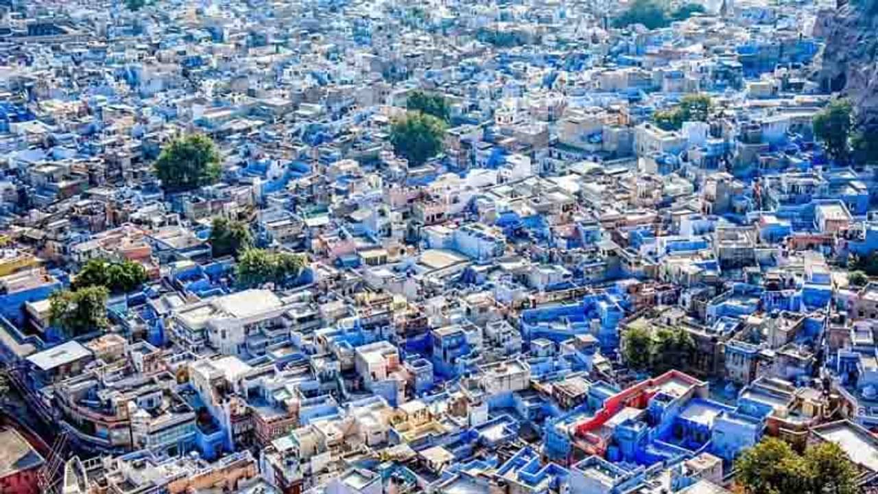 Travel: নীলে আবৃত এই শহর! কেন জানেন?