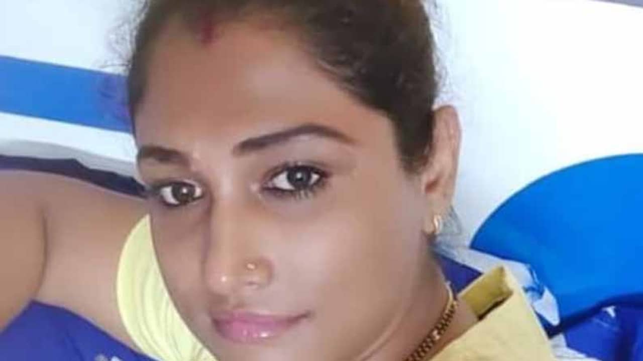 ভরসন্ধেয় দমদমে পরপর তিনটে গুলি, লুটিয়ে পড়লেন সুমনা