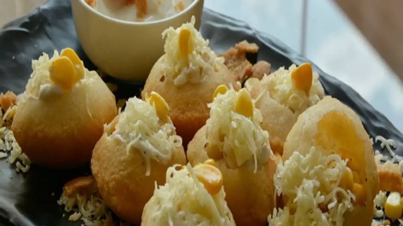 ভুট্টার মোড়কে চিজ়ের প্রলেপ, বানিয়ে ফেলুন এই ফুচকা