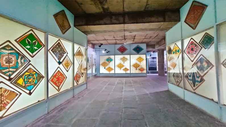 Paldi Kite Museum, Gujarat- ঘুড়ি ওড়ানোর উৎসব ধুমধাম করে পালিত হয় পশ্চিমের রাজ্য গুজরাতে। আর সেখানেই রয়েছে ঘুড়ি সংরক্ষণের এই মিউজিয়াম। বিভিন্ন ধরনের ঘুড়ি রয়েছে এখানে। মিউজিয়ামে প্রবেশের জন্য কোনও মূল্য লাগে না। 