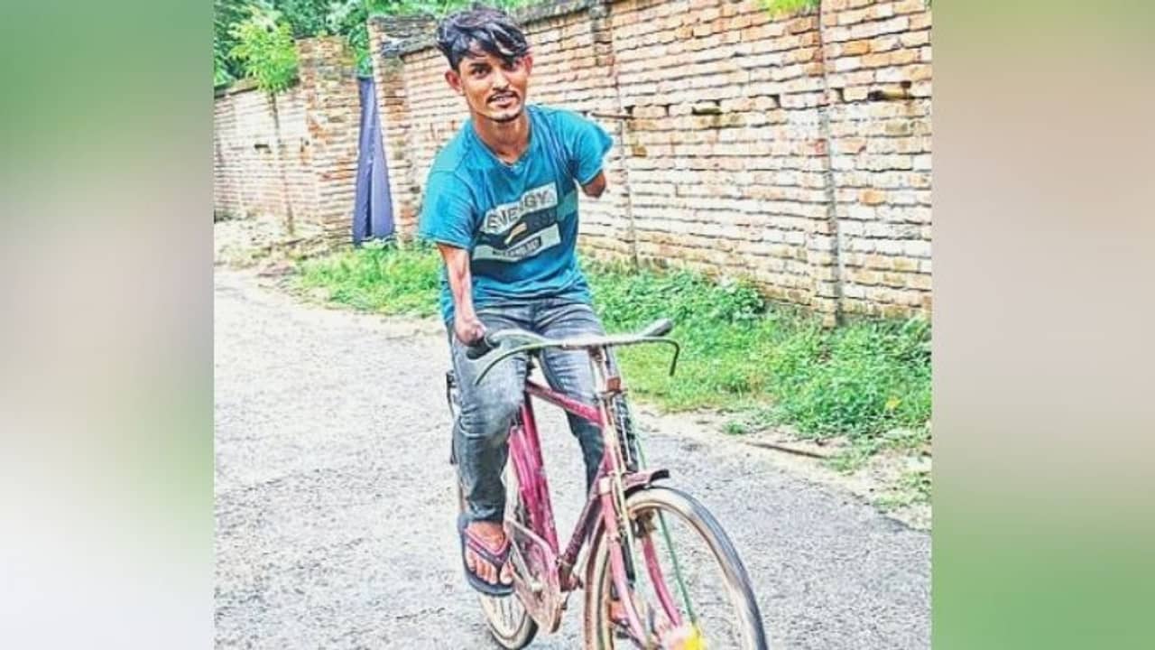 পরীক্ষায় দুর্দান্ত ফল, ইচ্ছে ক্রিকেট খেলারও! দুই হাত খুইয়েও আত্মবিশ্বাসেই দশকর্মা জাহিদুল